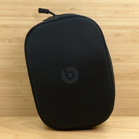 Beats Solo 4 Bluetooth Wireless On-Ear Headphones, with case - Picture 9 of 9